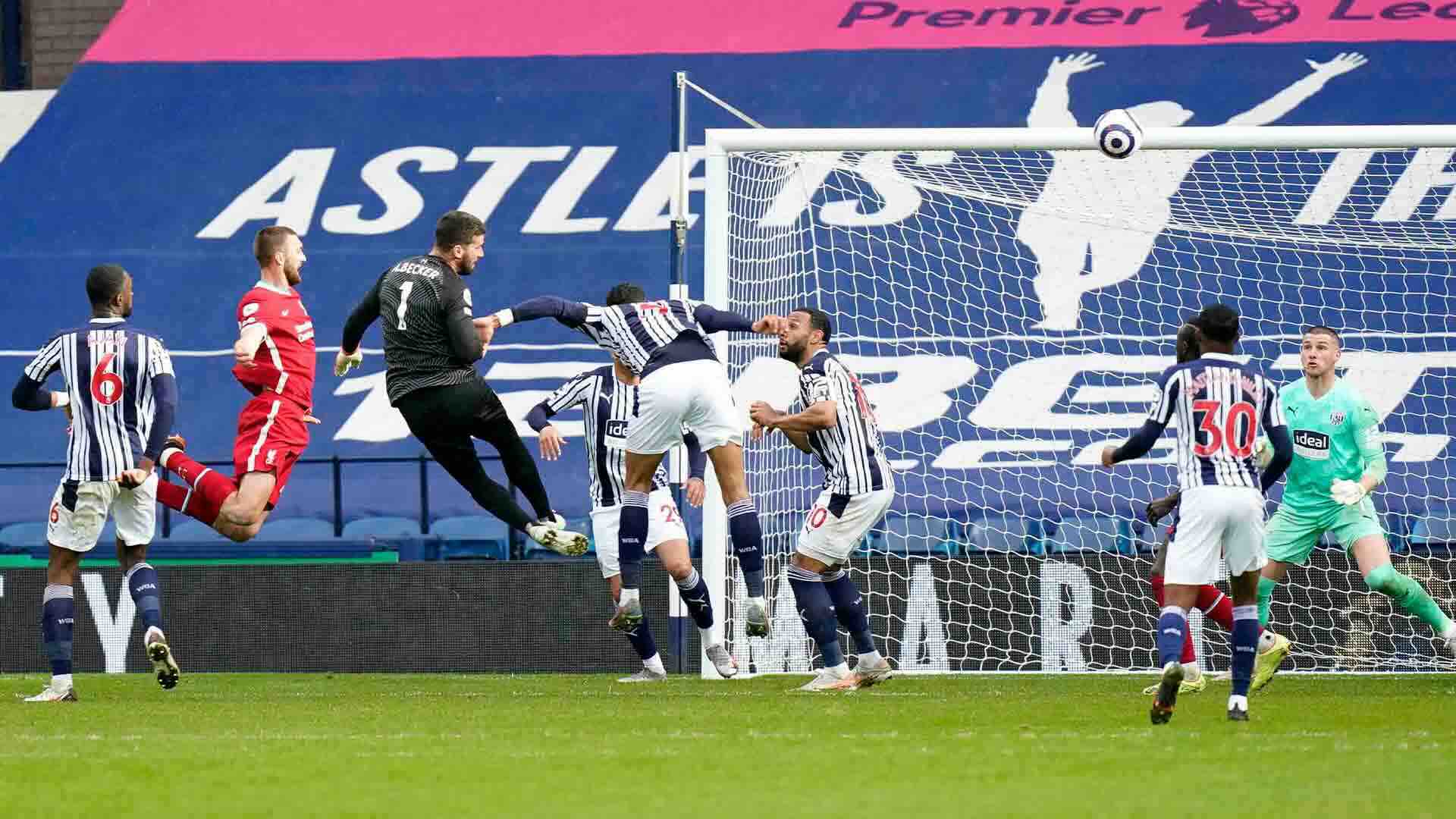Kiper yang Pernah Mencetak Gol di Premier League