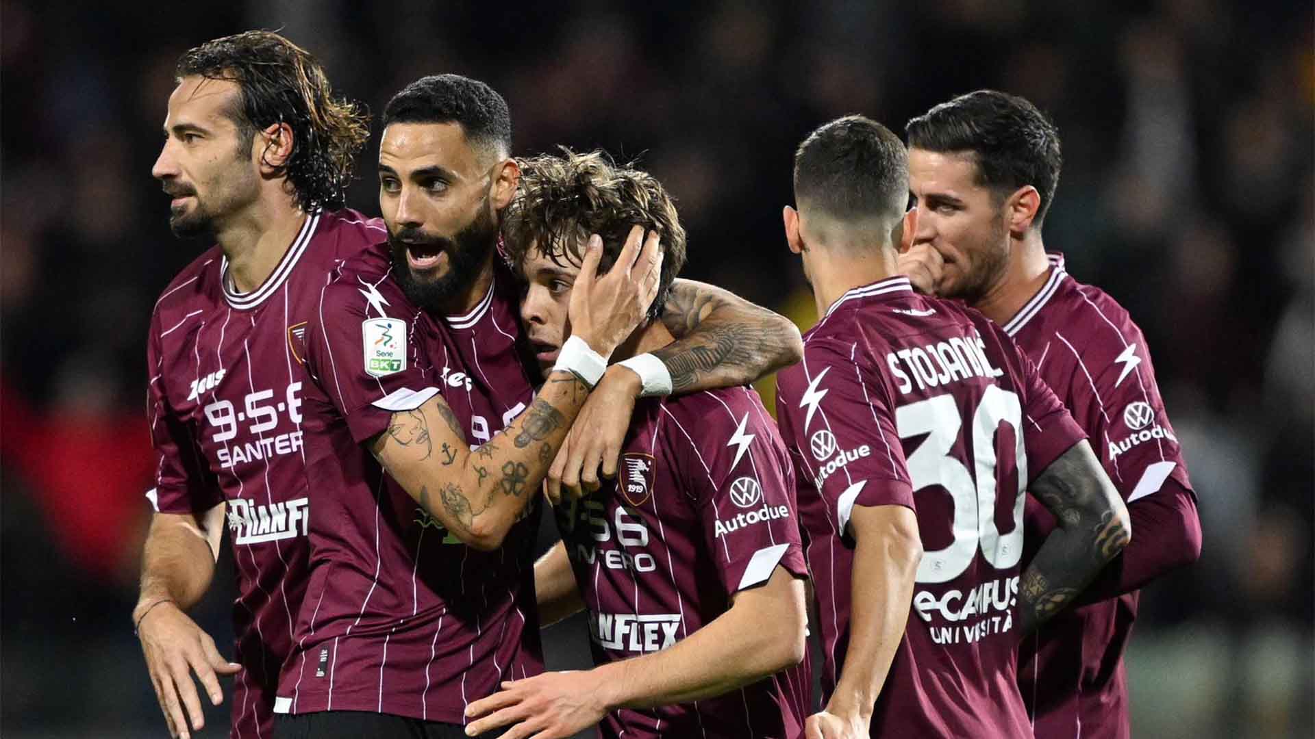 Keracunan Makanan Hantam Salernitana, Playoff Degradasi Serie B di Ambang Bencana