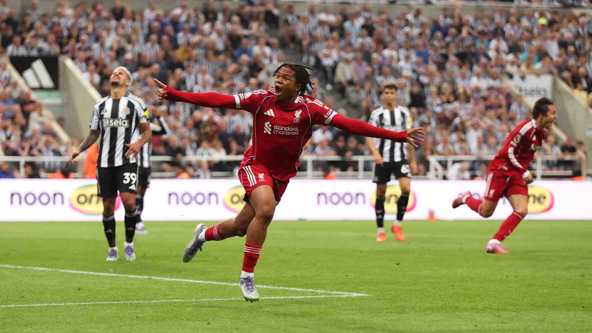 Liverpool Lumat Newcastle 3-2, Gol Telat Ngumoha Pastikan Kemenangan