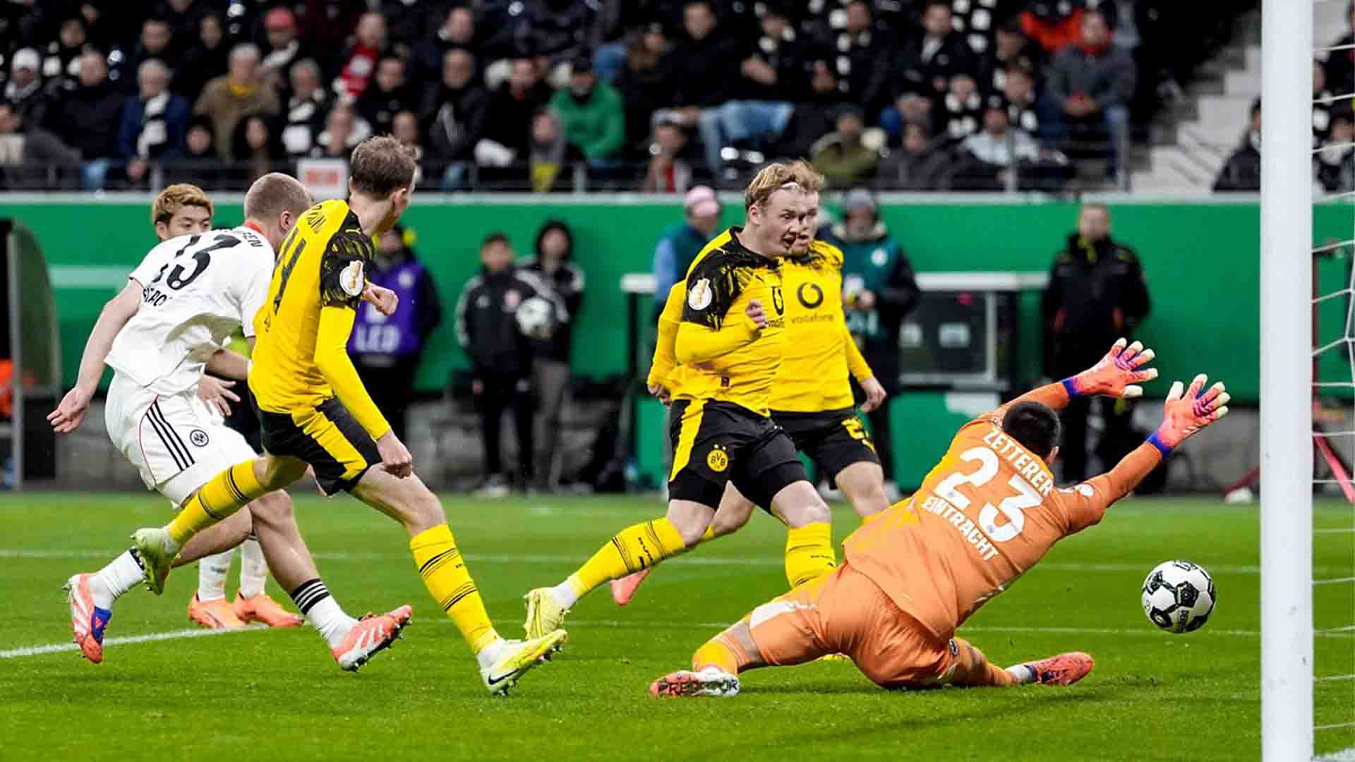 Dortmund Singkirkan Frankfurt Lewat Adu Penalti di Putaran Kedua DFB-Pokal