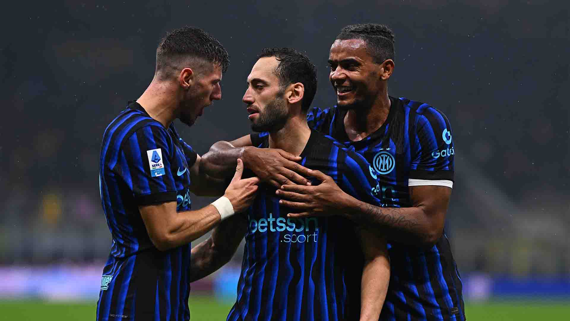 Inter Milan Hancurkan Fiorentina 3-0 di San Siro