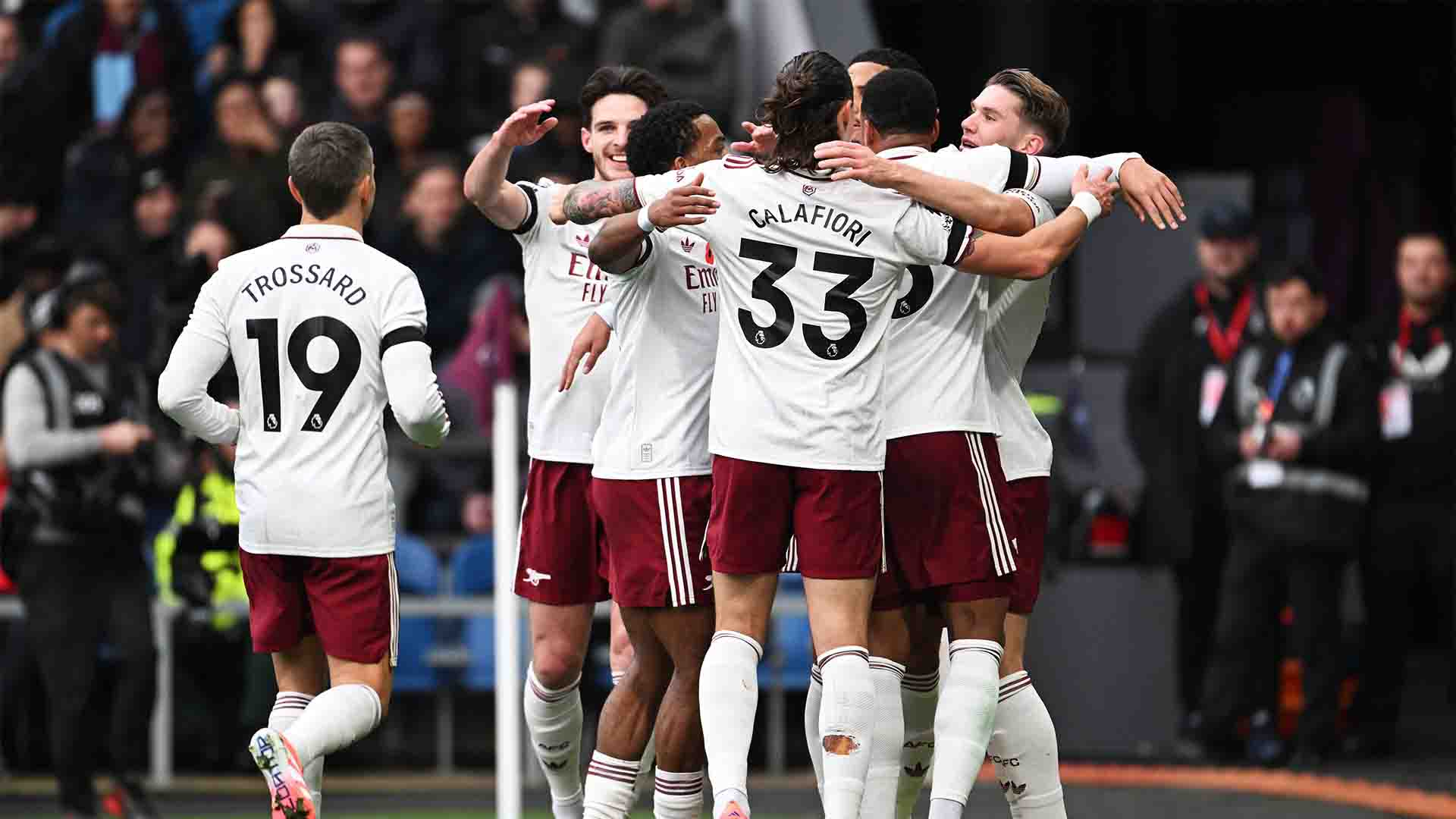 Arsenal Taklukkan Burnley 2-0 dan Makin Nyaman di Puncak Klasemen