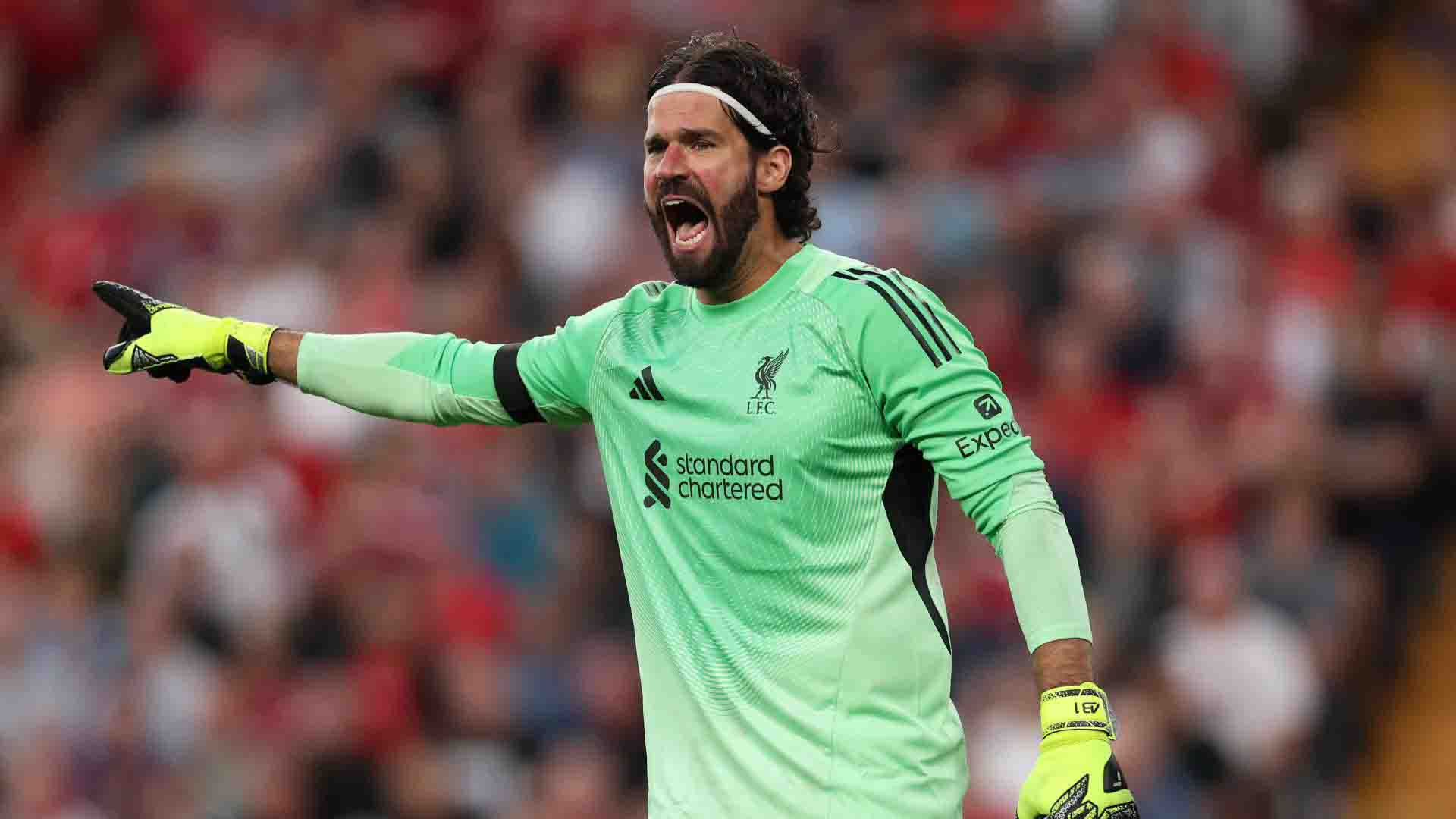 Salah Dicoret dari Skuad, Alisson: Itu Konsekuensi dari Ulahnya