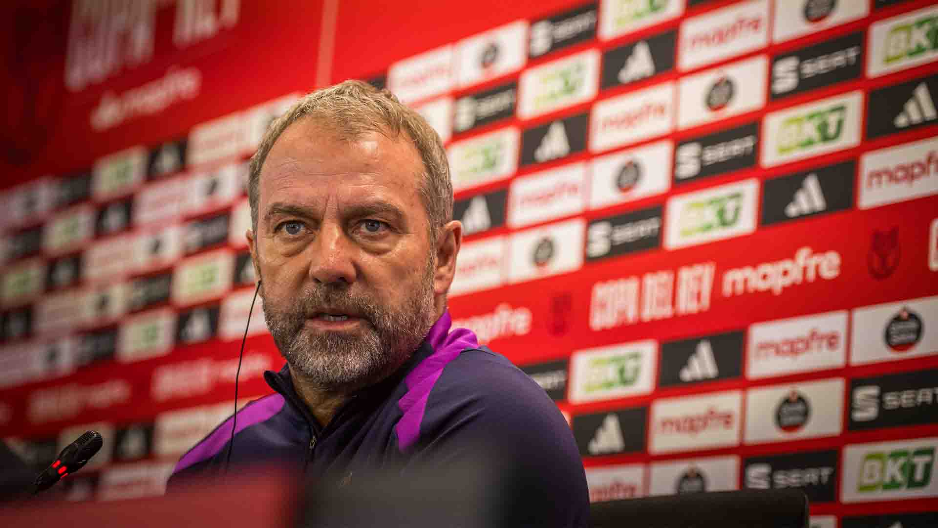 Hansi Flick Ingatkan Barcelona Tak Terbuai Euforia Supercopa