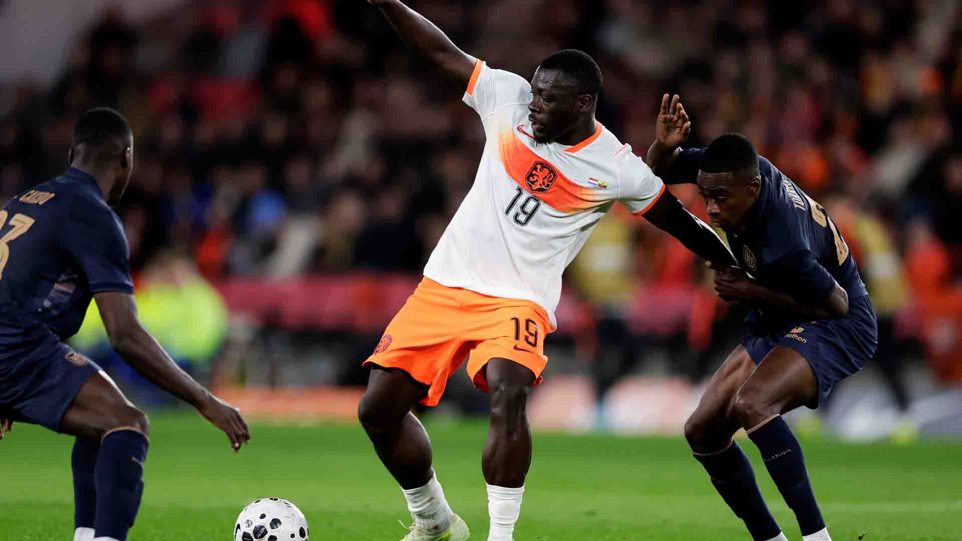 10 Pemain Belanda Tahan Imbang Ekuador 1-1