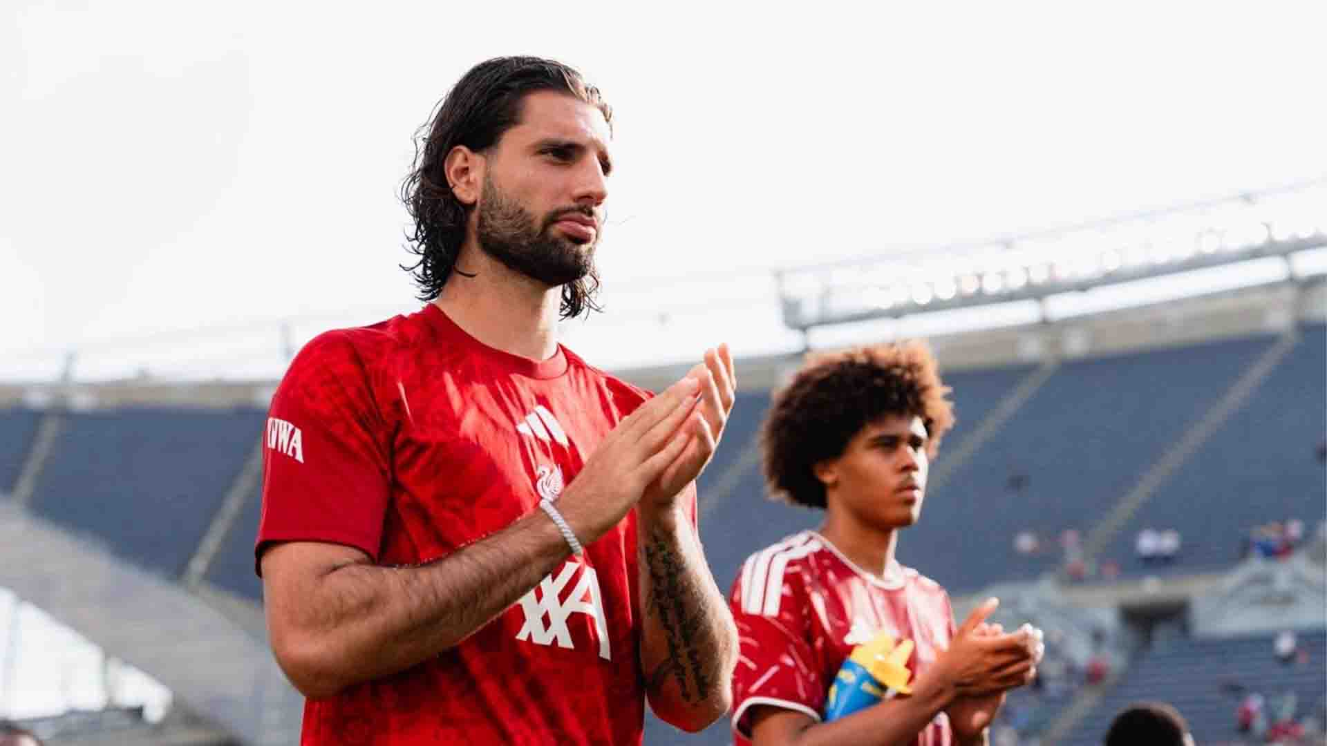 Tuntas di Ruang Ganti, Szoboszlai Luruskan Insiden Ban Kapten Liverpool