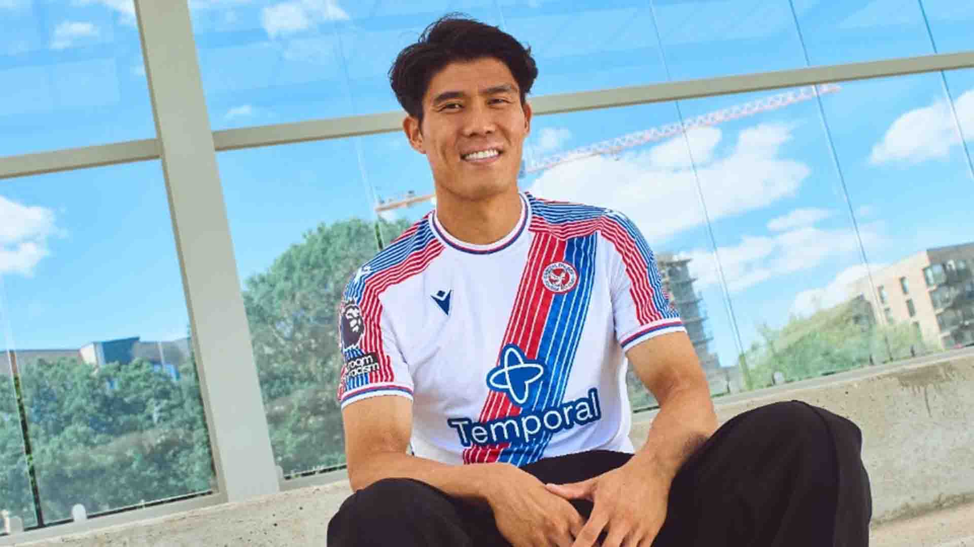Crystal Palace Resmi Kontrak Takehiro Tomiyasu Usai Lulus Uji Coba