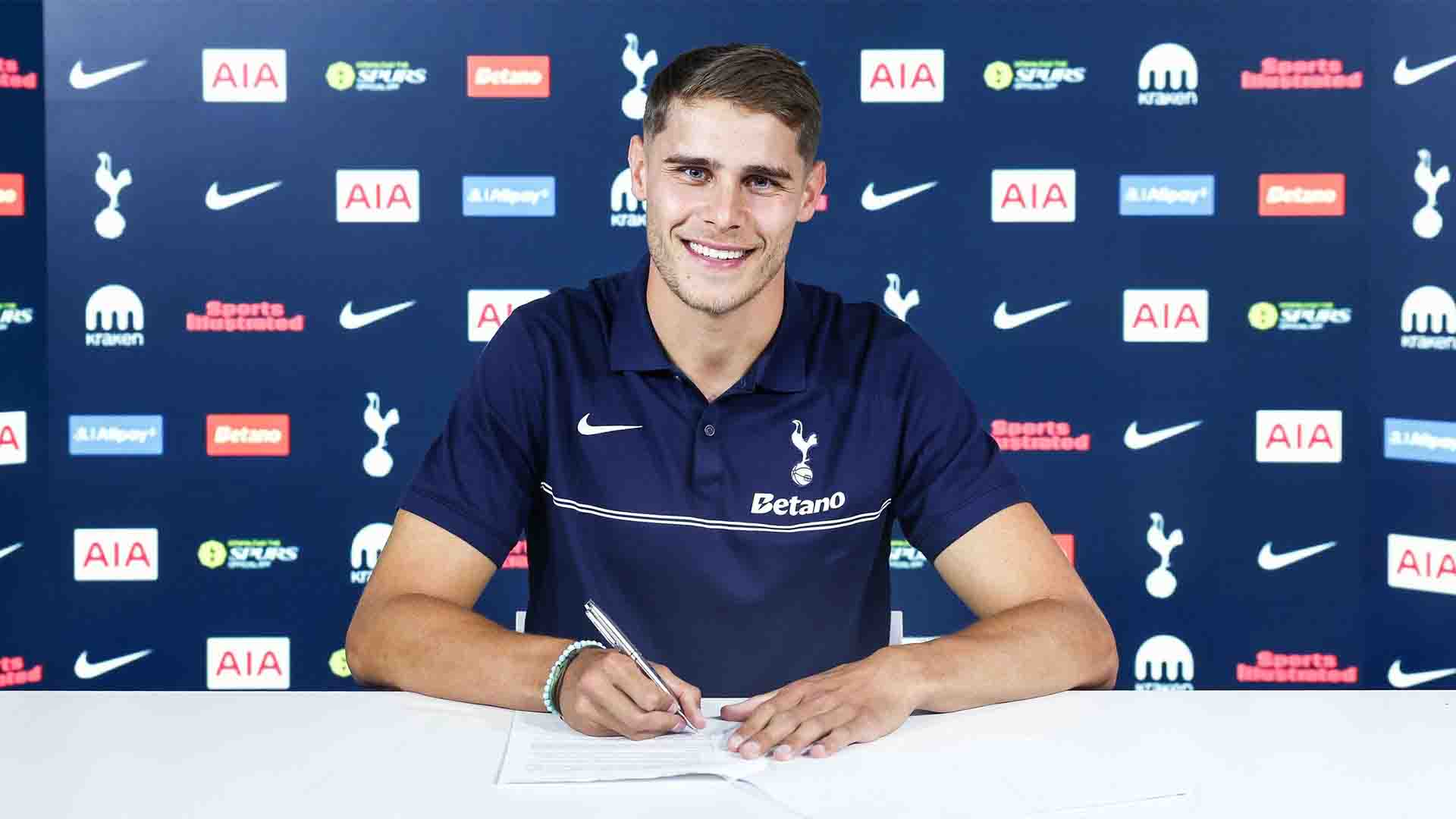 Micky van de Ven Resmi Perpanjang Kontrak Berdurasi Lima Tahun di Tottenham