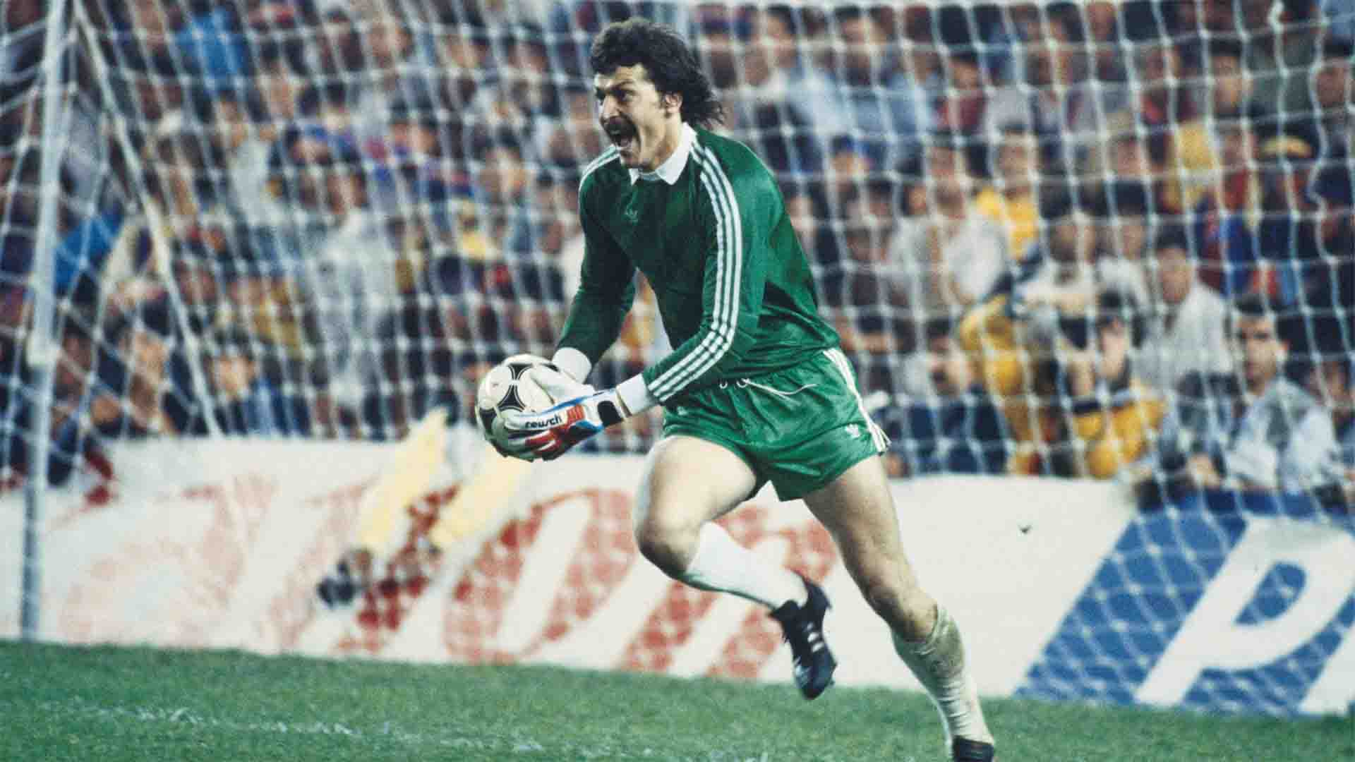 Kiper dengan Penyelamatan Terbanyak dalam Sejarah Adu Penalti Final Turnamen Besar