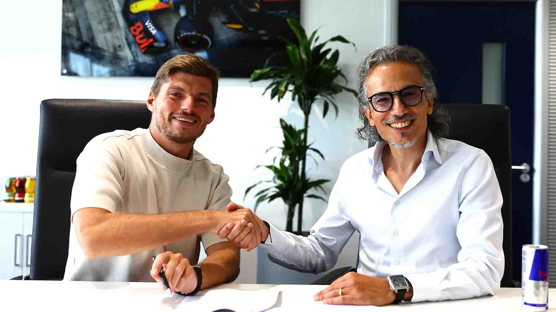 Max Verstappen Resmi Perpanjang Kontrak di Red Bull Hingga 2030