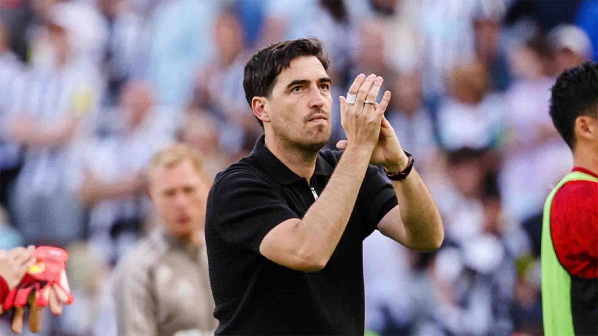 Iraola Puji Karakter Liverpool, Namun Soroti Kerapuhan Lini Belakang