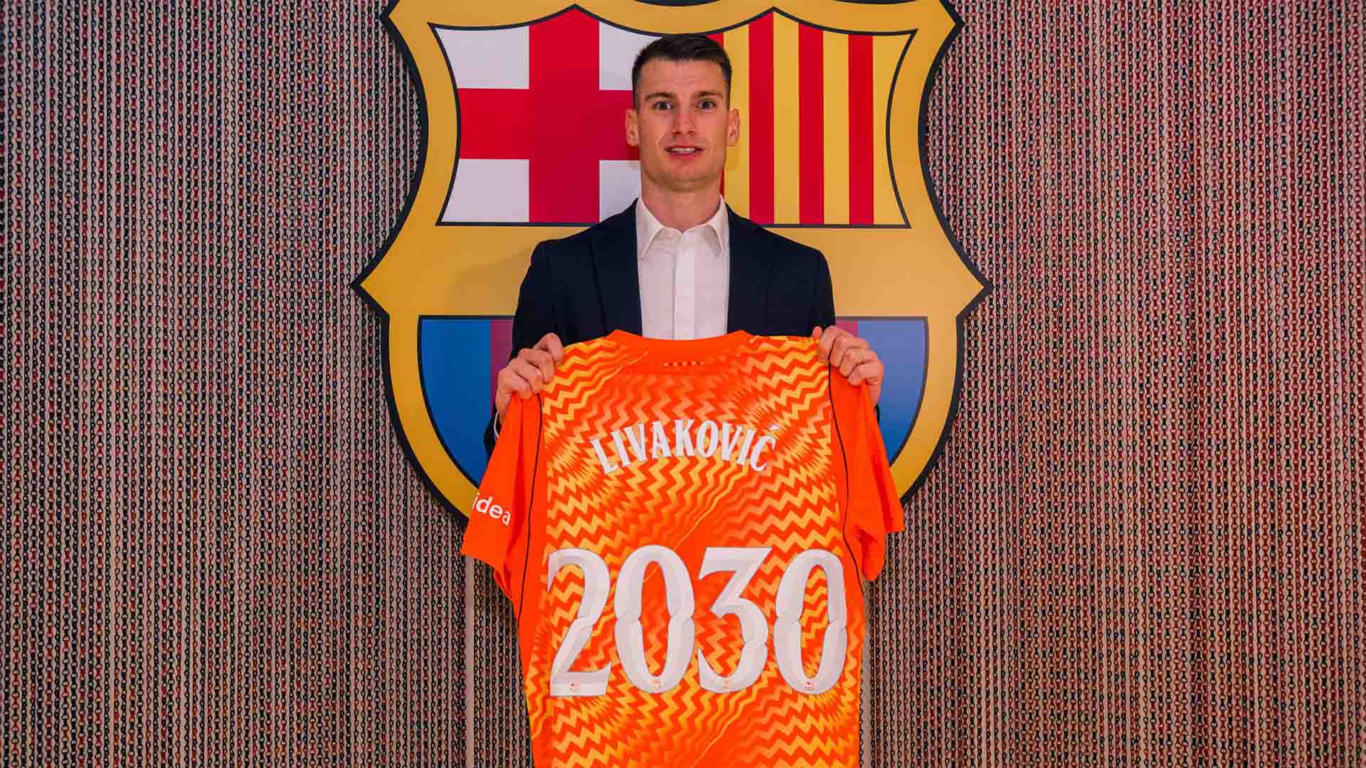 Barcelona Resmi Boyong Kiper Kroasia Livaković dari Fenerbahçe