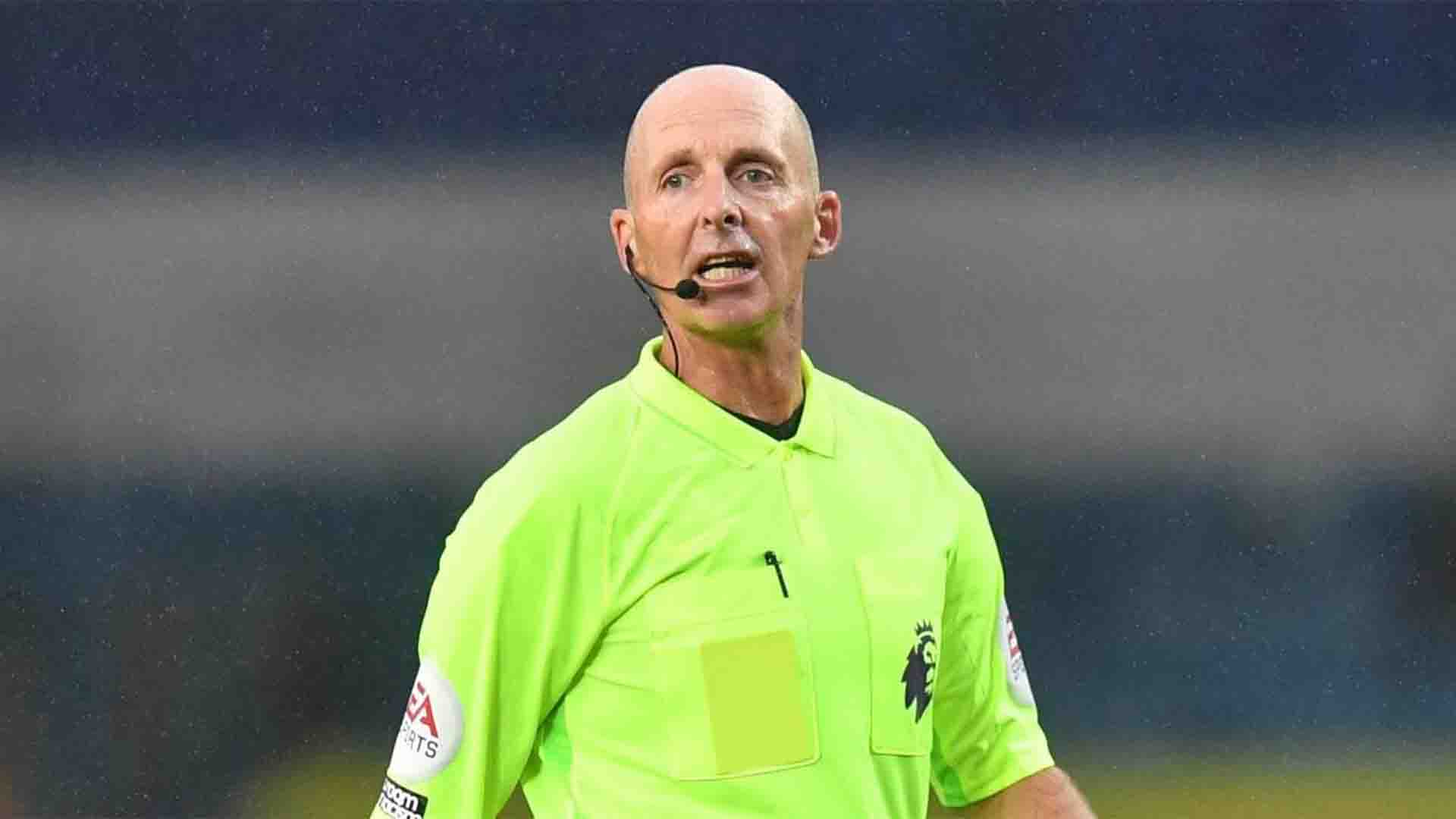 Mike Dean Akui Adanya Permainan Rahasia Saat Pimpin Laga Premier League
