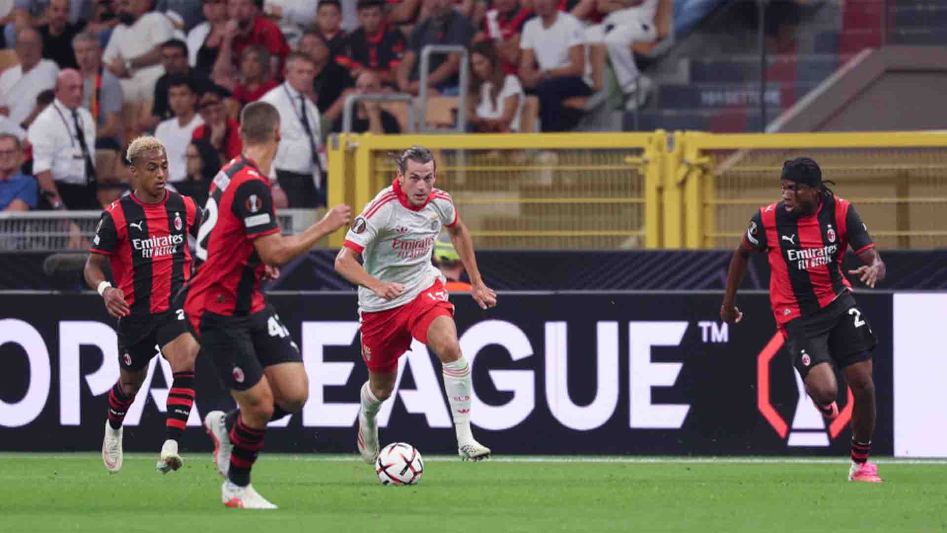 AC Milan 0-2 Benfica: Lukébakio dan Kamiński Tumbangkan Rossoneri di San Siro