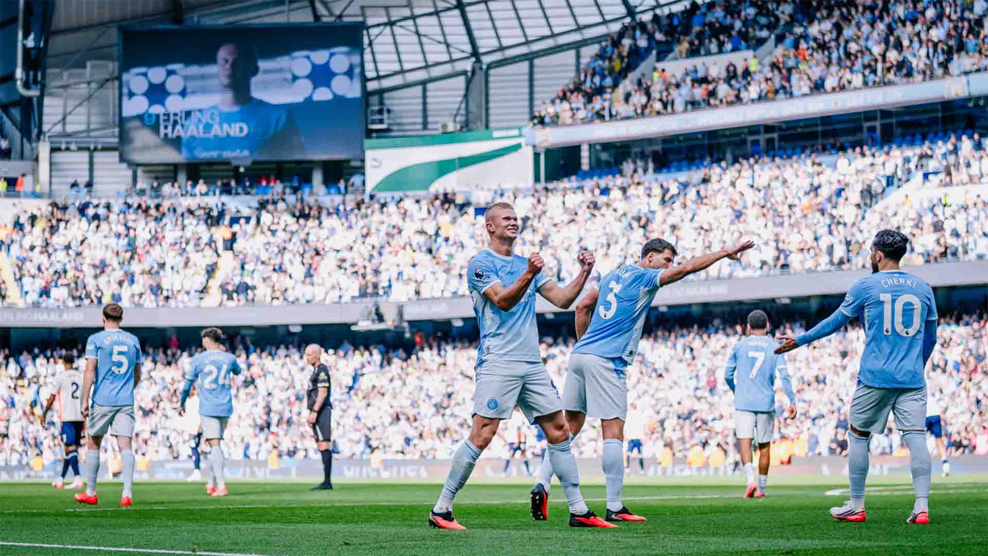 Manchester City Tundukkan Sunderland 5-3 dan Kokoh di Puncak Klasemen