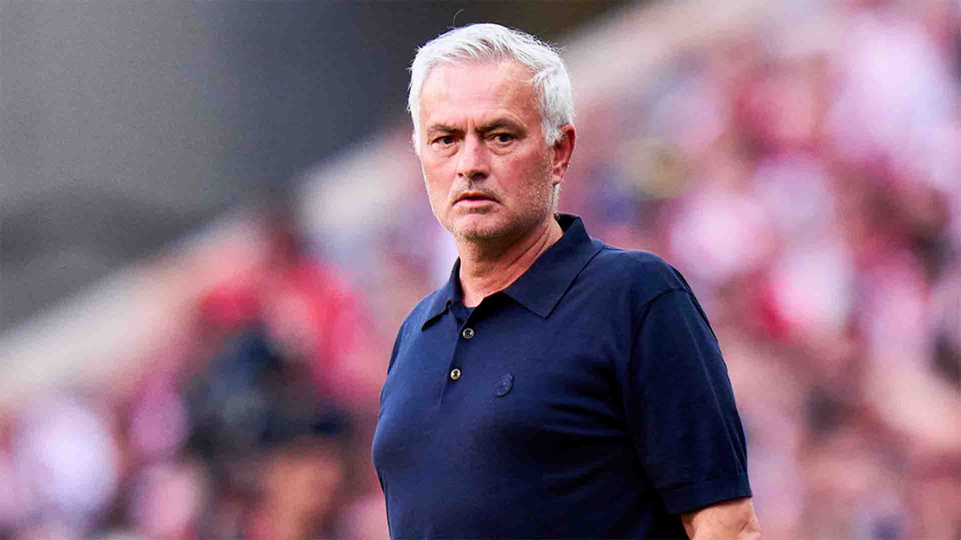 Mourinho Bawa Foto Bukti, Kecam Wasit dan VAR Usai Real Madrid Tumbang di Derbi