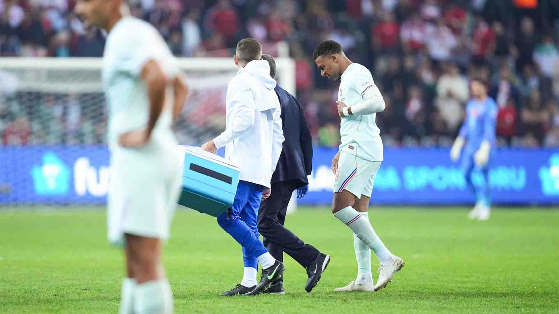 Mbappé Tinggalkan Skuad Prancis Usai Cedera Lutut di Laga Debut Zidane
