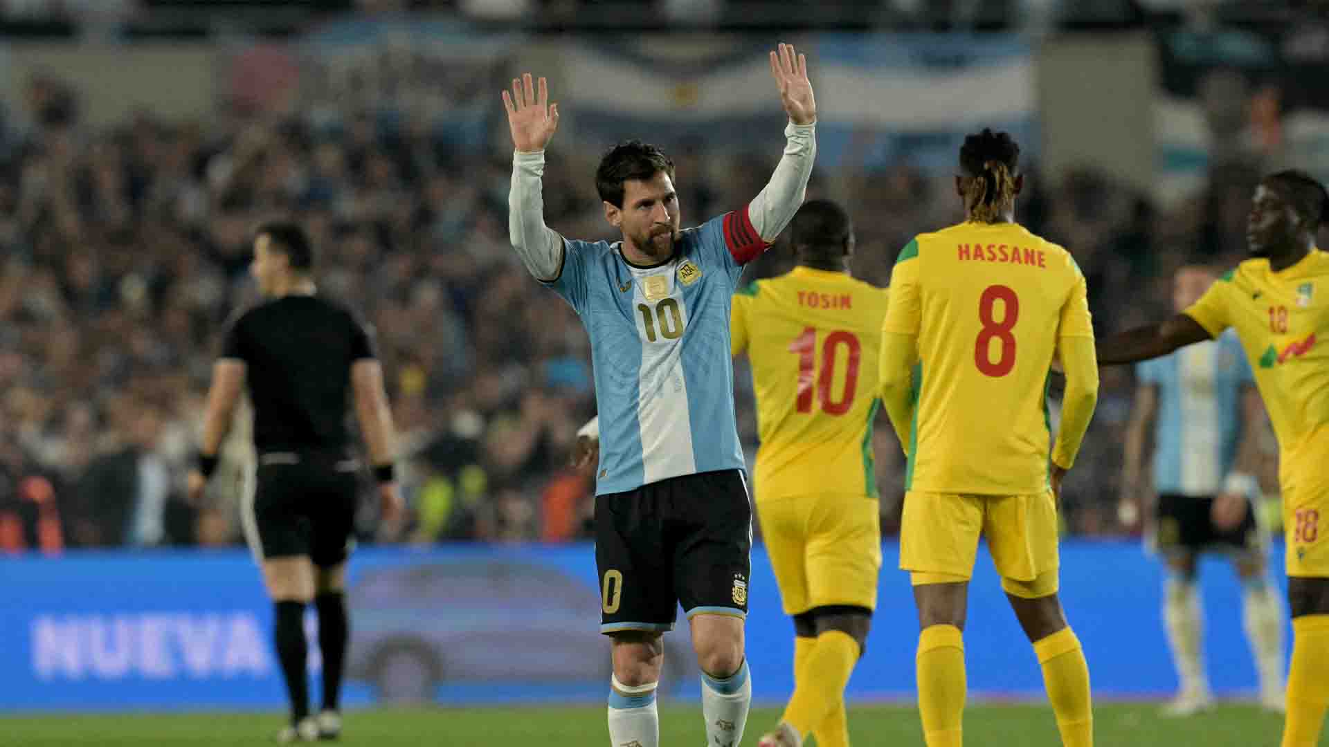 Ronaldo Beri Penghormatan atas Pensiunnya Messi dari Timnas Argentina