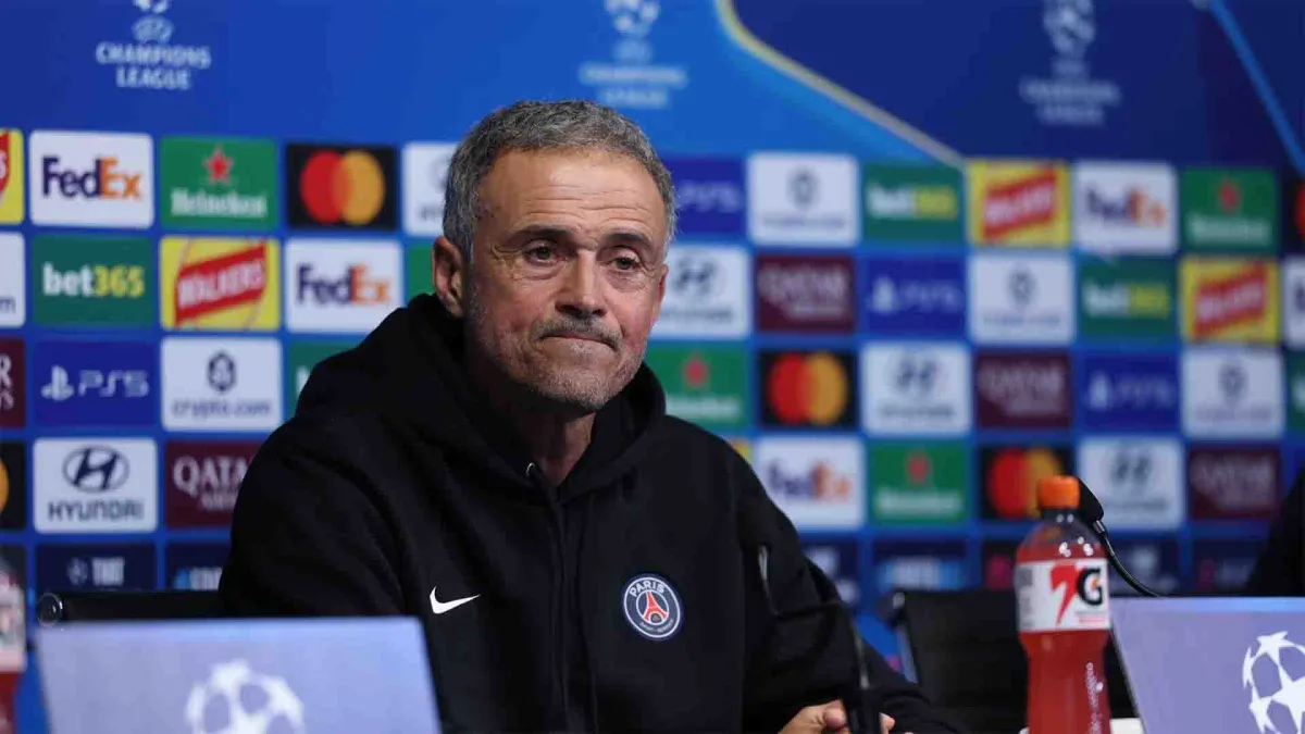 Enrique Pasang Badan untuk Man City: "Mereka Pantas Meraih Trofi Itu"